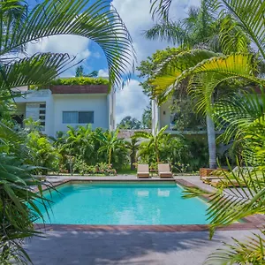 Xscapetulum Tulum Pueblo